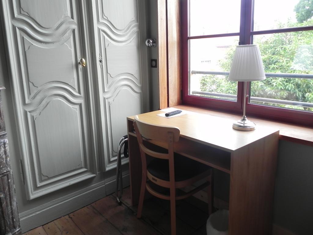 Hotel - Restaurant Au Tonnelier Bergues Room photo